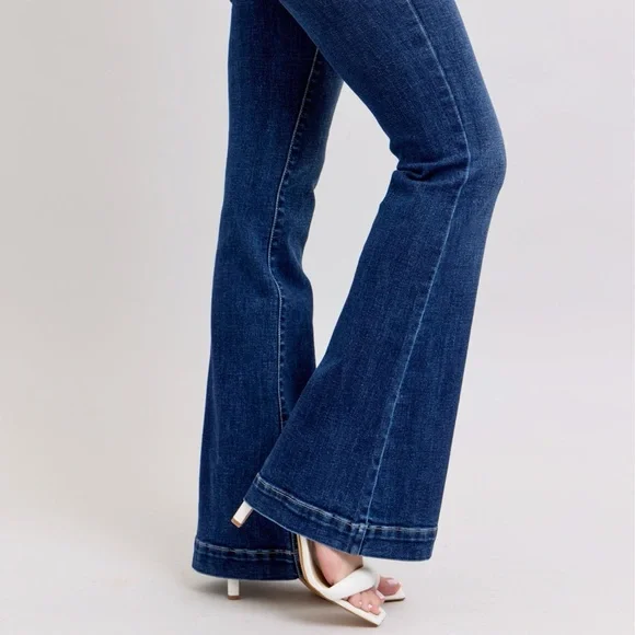 Judy Blue Full Size High Rise Flare Jeans with Pockets Plus Size - Picture 12 of 16